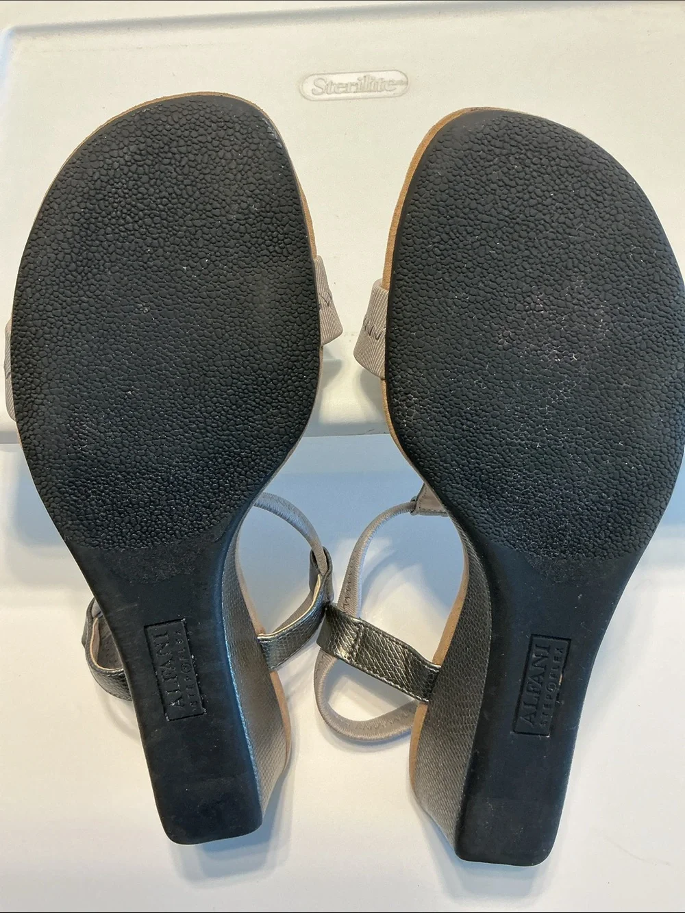 Alfani Voyage Pewter T-Strap Open Toe Sandals Sz 9.5